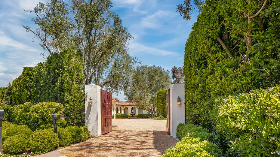 Ben Affleck & Jennifer Garner’s LA Home Sells Over Asking