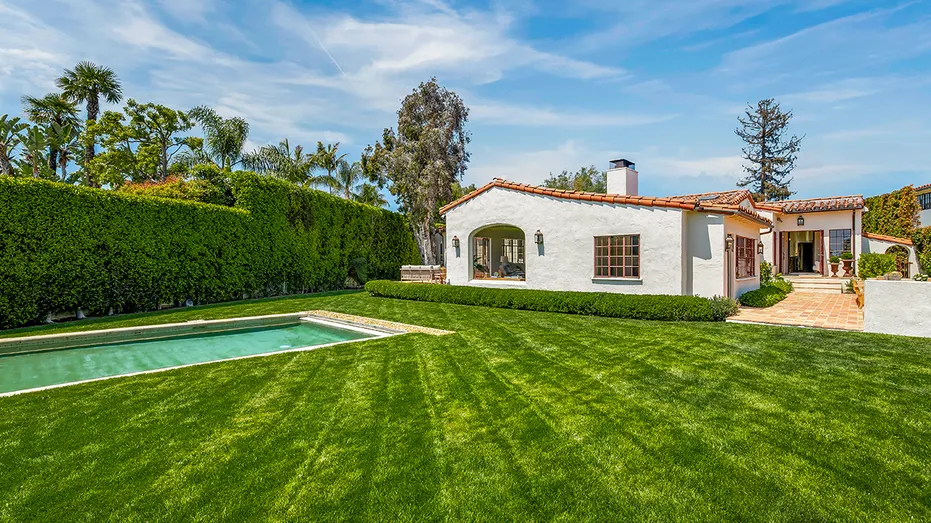 Ben Affleck & Jennifer Garner’s LA Home Sells Over Asking